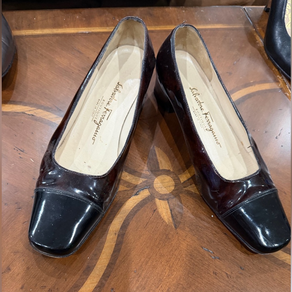 Salvatore Ferragamo‎ Women's Black Patent Leather Flats